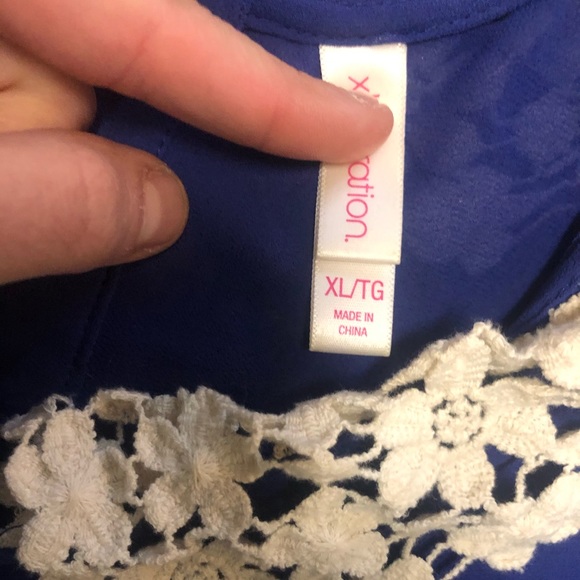 Purple sheer top with lace collar - Picture 3 of 4